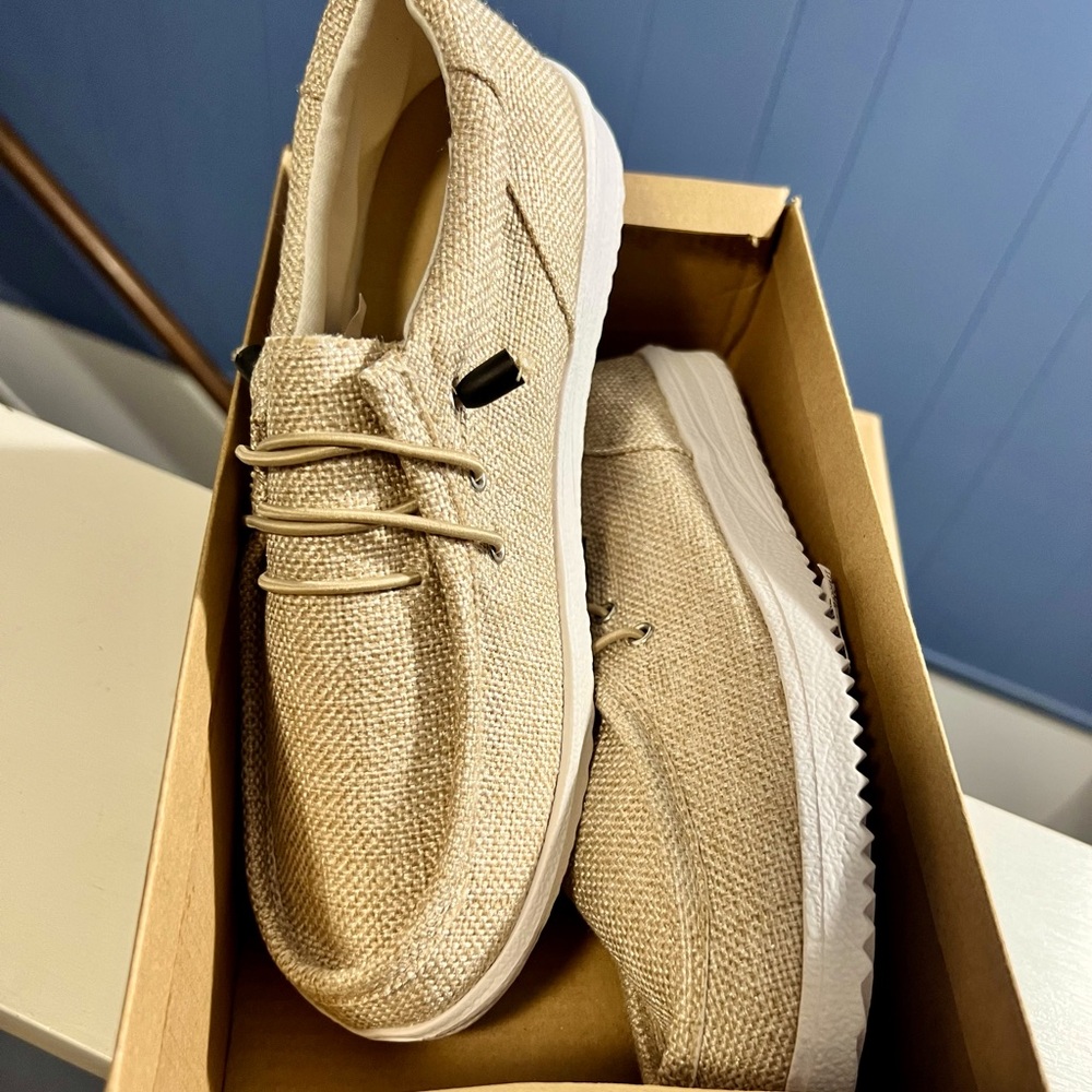 Beige, casual lightweight loafers size 6 NIB